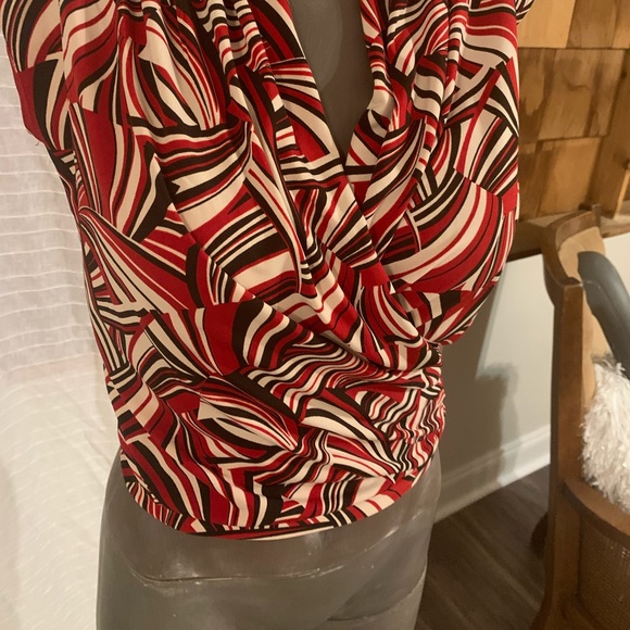 New York and Co size 6 faux wrap top - Picture 9 of 10